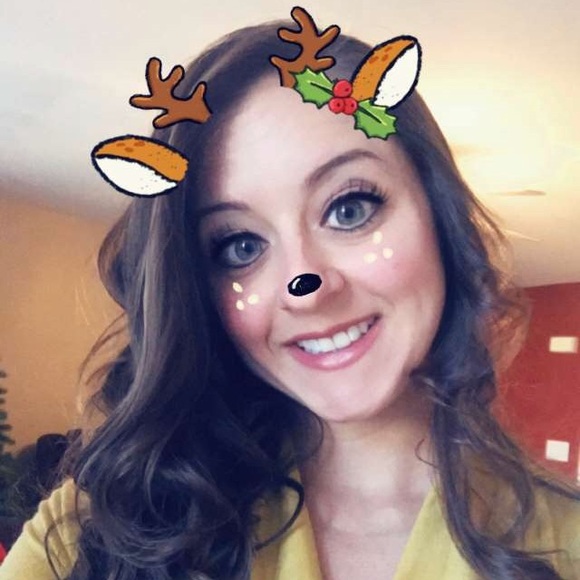 Meet your Poshmark Ambassador, Mallory - Picture 4 of 4